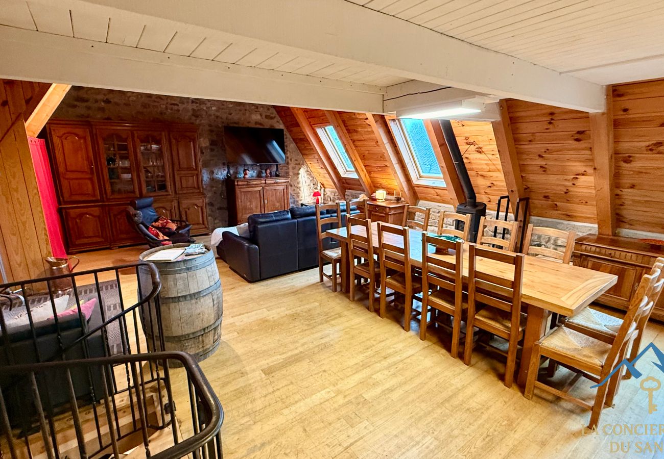 Cottage in Murat-le-Quaire - La Grange BOREL 12 pers Murat Le Quaire