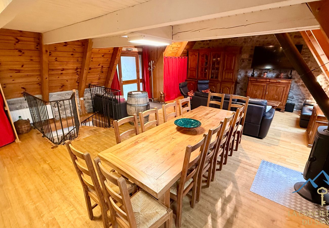 Cottage in Murat-le-Quaire - La Grange BOREL 12 pers Murat Le Quaire