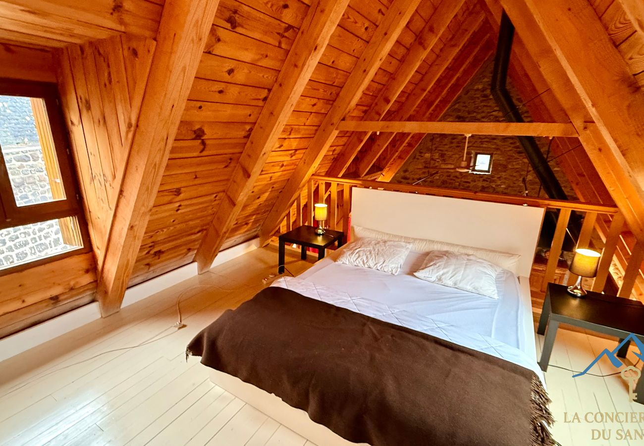 Cottage in Murat-le-Quaire - La Grange BOREL 12 pers Murat Le Quaire