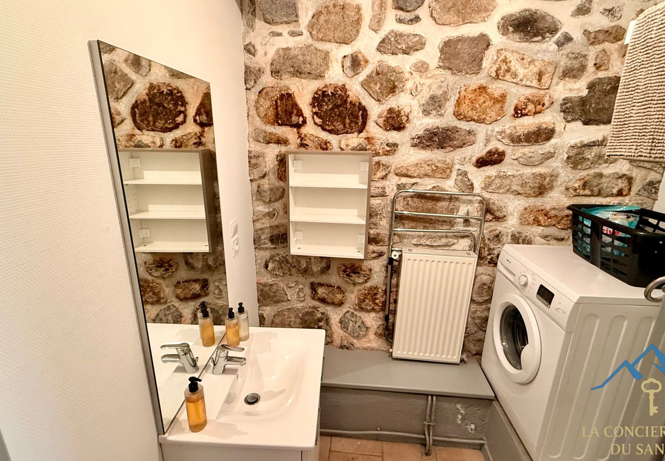 Cottage in Murat-le-Quaire - La Grange BOREL 12 pers Murat Le Quaire