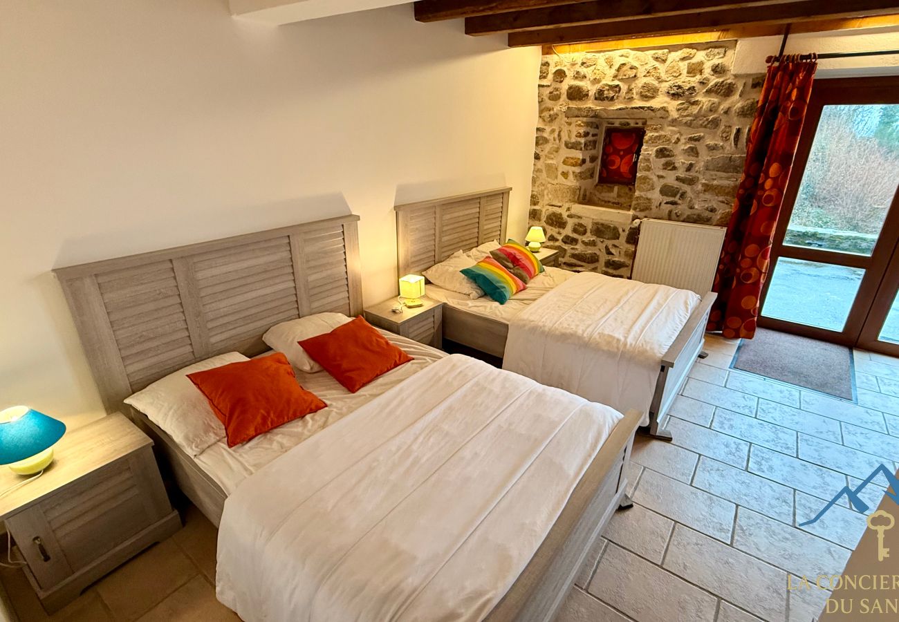 Cottage in Murat-le-Quaire - La Grange BOREL 12 pers Murat Le Quaire