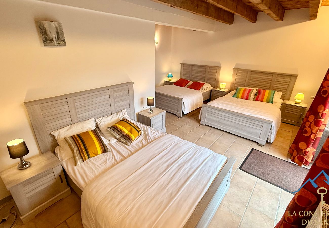 Cottage in Murat-le-Quaire - La Grange BOREL 12 pers Murat Le Quaire