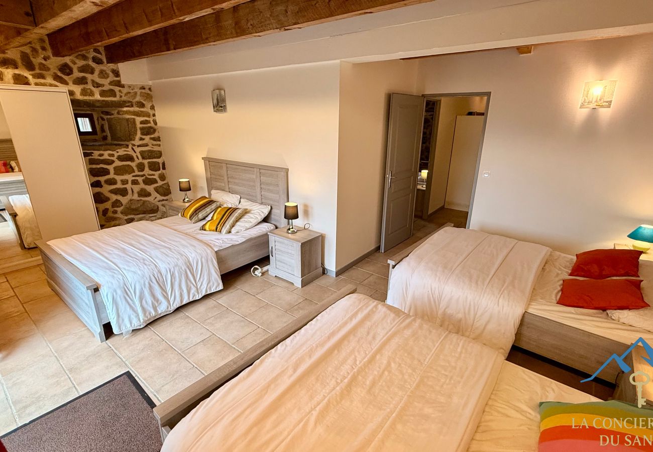 Cottage in Murat-le-Quaire - La Grange BOREL 12 pers Murat Le Quaire