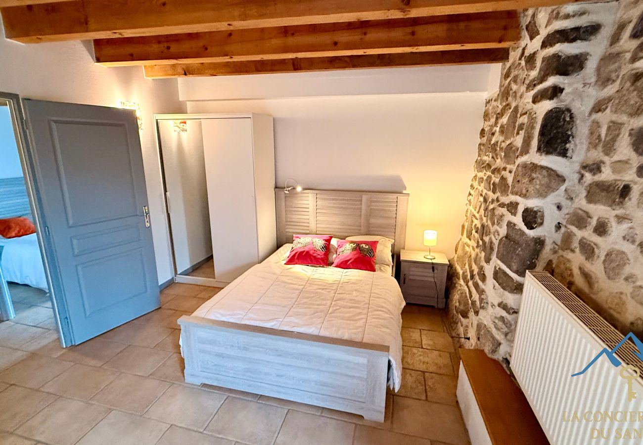 Cottage in Murat-le-Quaire - La Grange BOREL 12 pers Murat Le Quaire