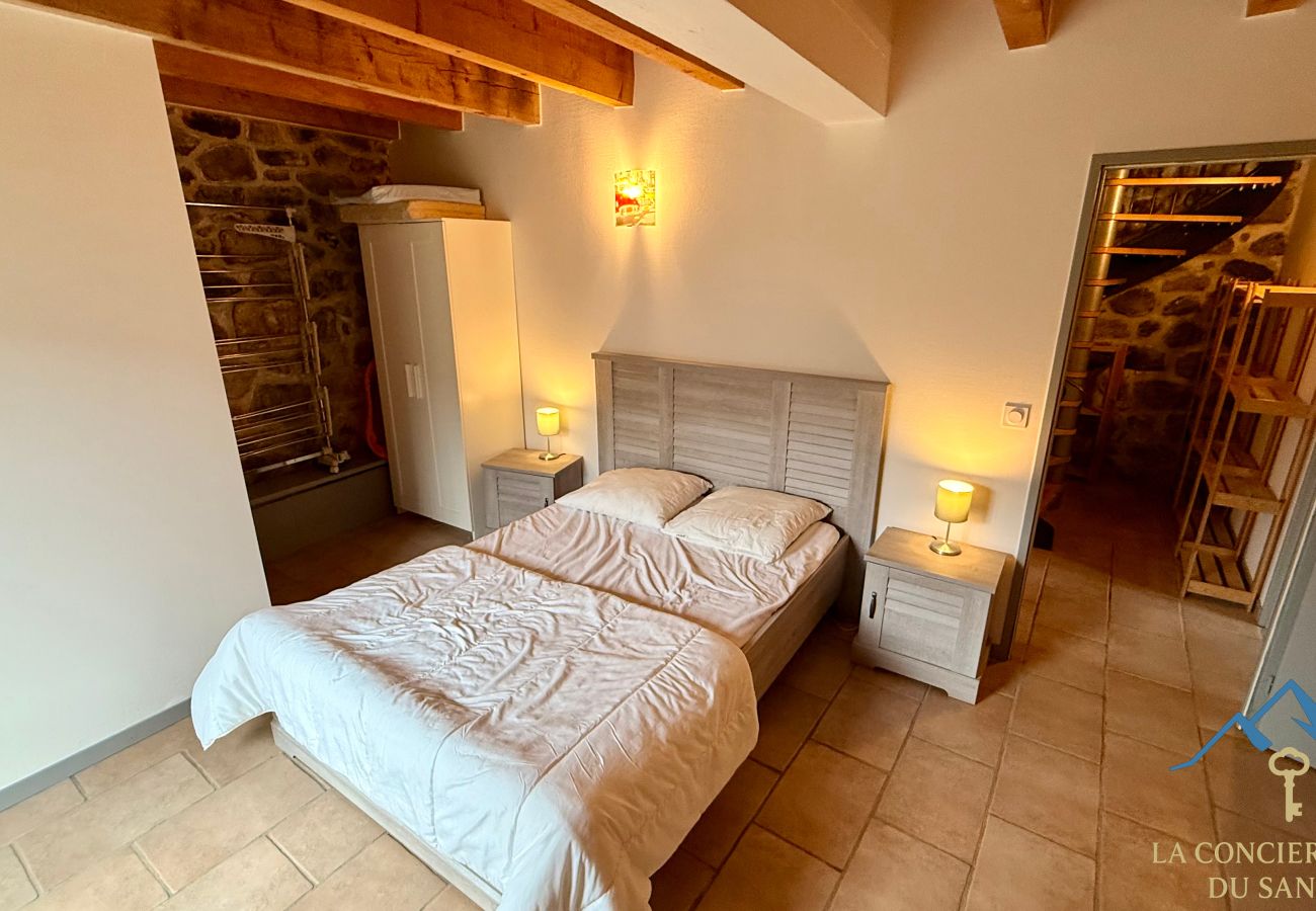 Cottage in Murat-le-Quaire - La Grange BOREL 12 pers Murat Le Quaire