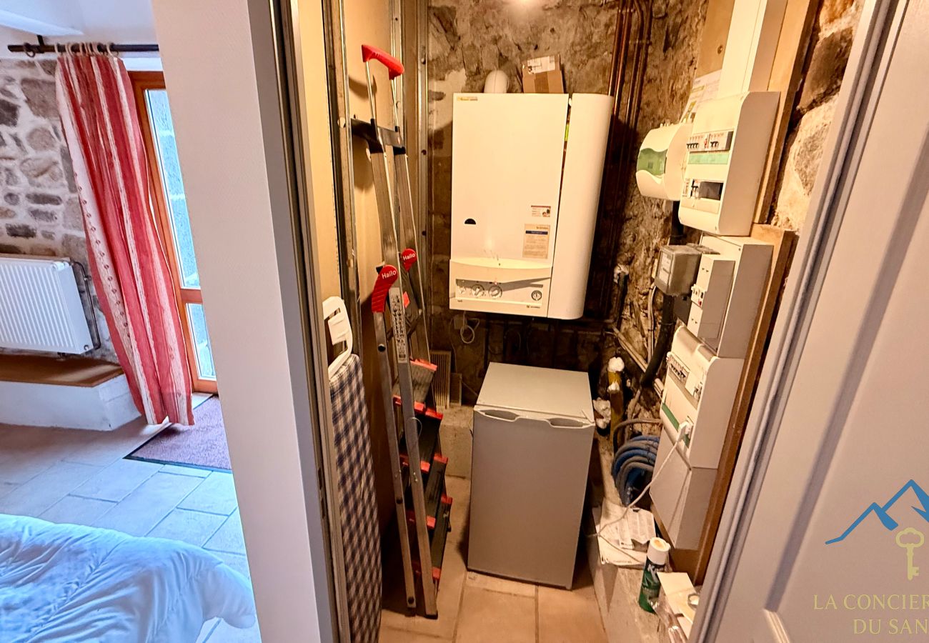 Cottage in Murat-le-Quaire - La Grange BOREL 12 pers Murat Le Quaire