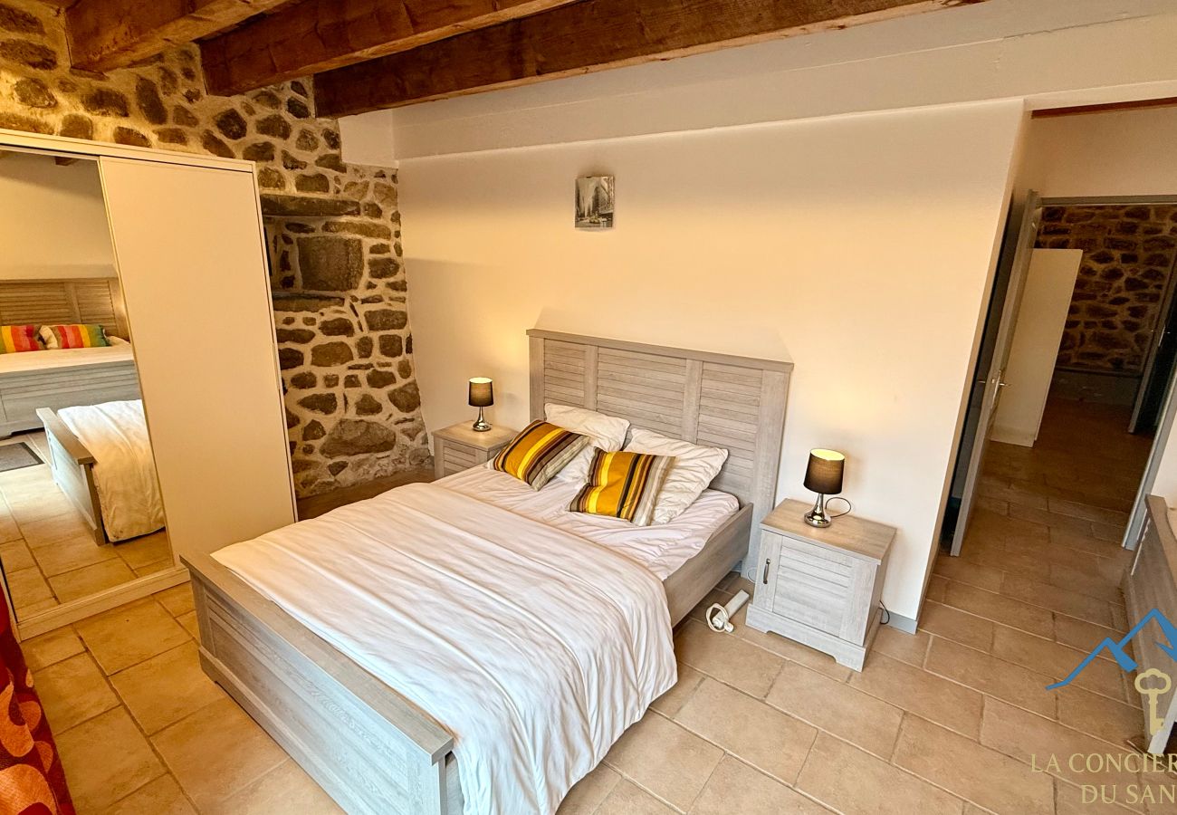 Cottage in Murat-le-Quaire - La Grange BOREL 12 pers Murat Le Quaire