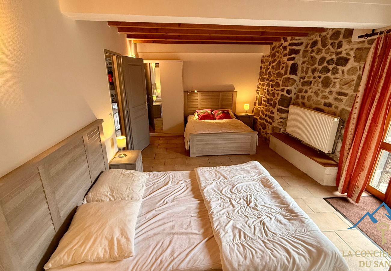 Cottage in Murat-le-Quaire - La Grange BOREL 12 pers Murat Le Quaire