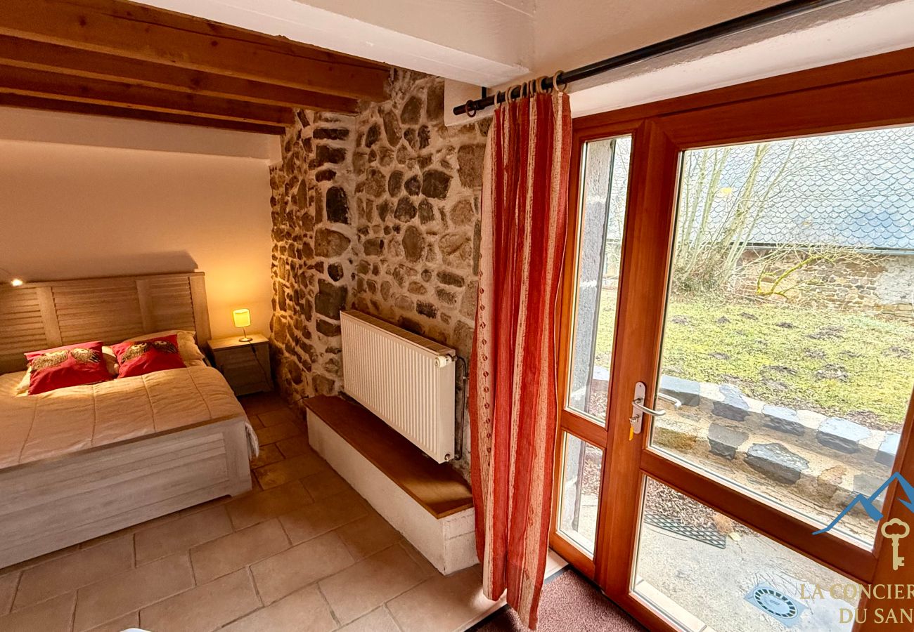 Cottage in Murat-le-Quaire - La Grange BOREL 12 pers Murat Le Quaire