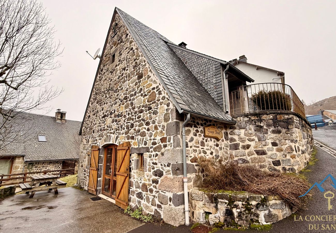 Cottage in Murat-le-Quaire - La Grange BOREL 12 pers Murat Le Quaire