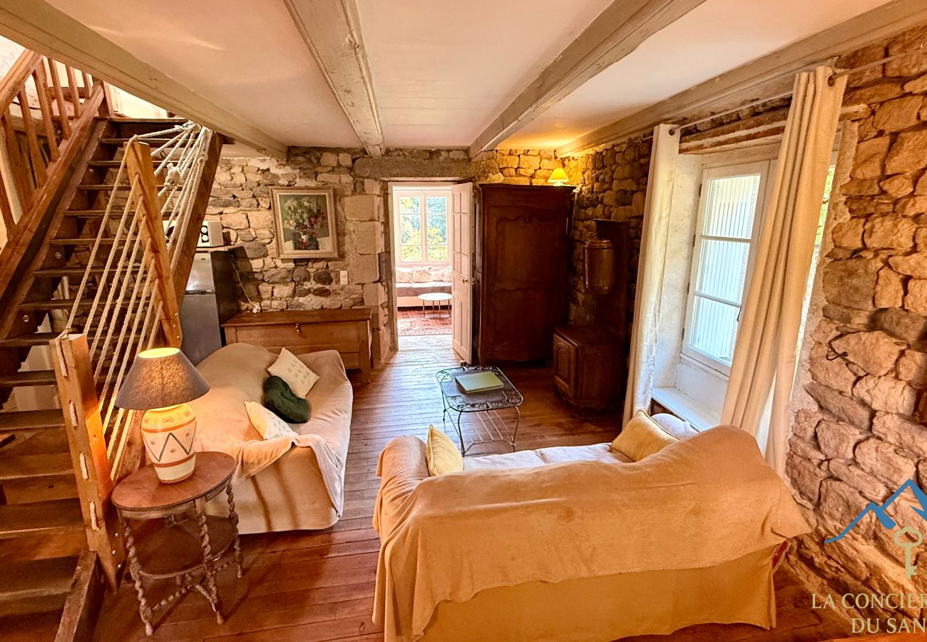 Cottage in Saint-Sauves-d´Auvergne - Le Moulin de l'étang 6pers