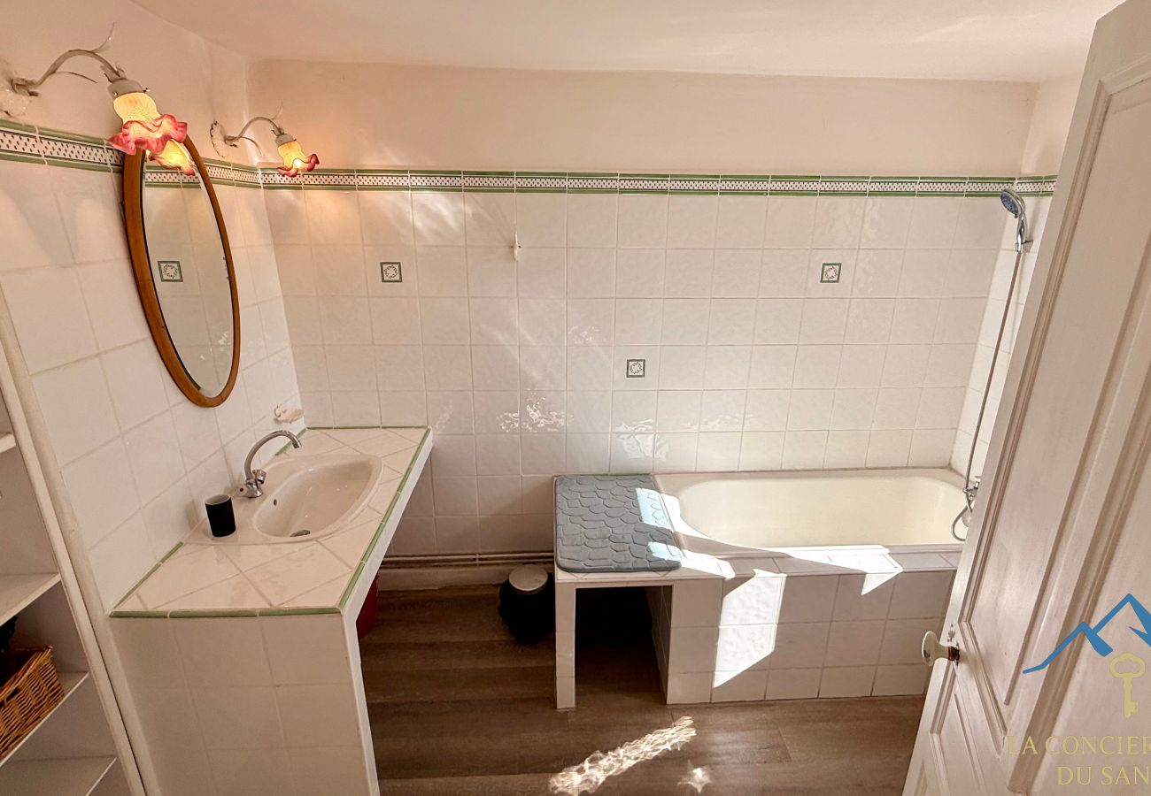 Cottage in Saint-Sauves-d´Auvergne - Le Moulin de l'étang 6pers