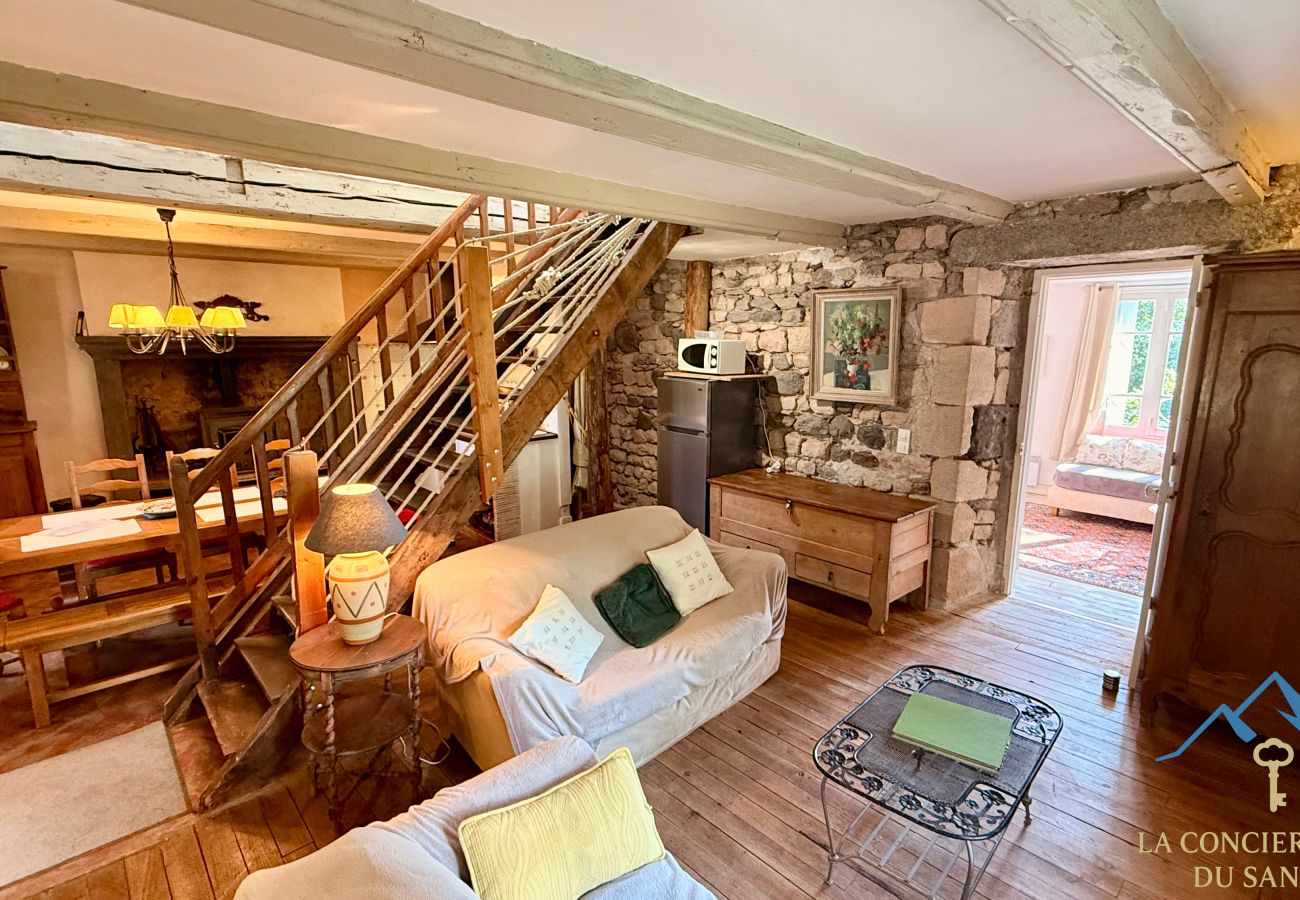Cottage in Saint-Sauves-d´Auvergne - Le Moulin de l'étang 6pers