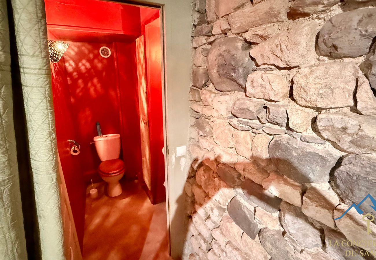 Cottage in Saint-Sauves-d´Auvergne - Le Moulin de l'étang 6pers