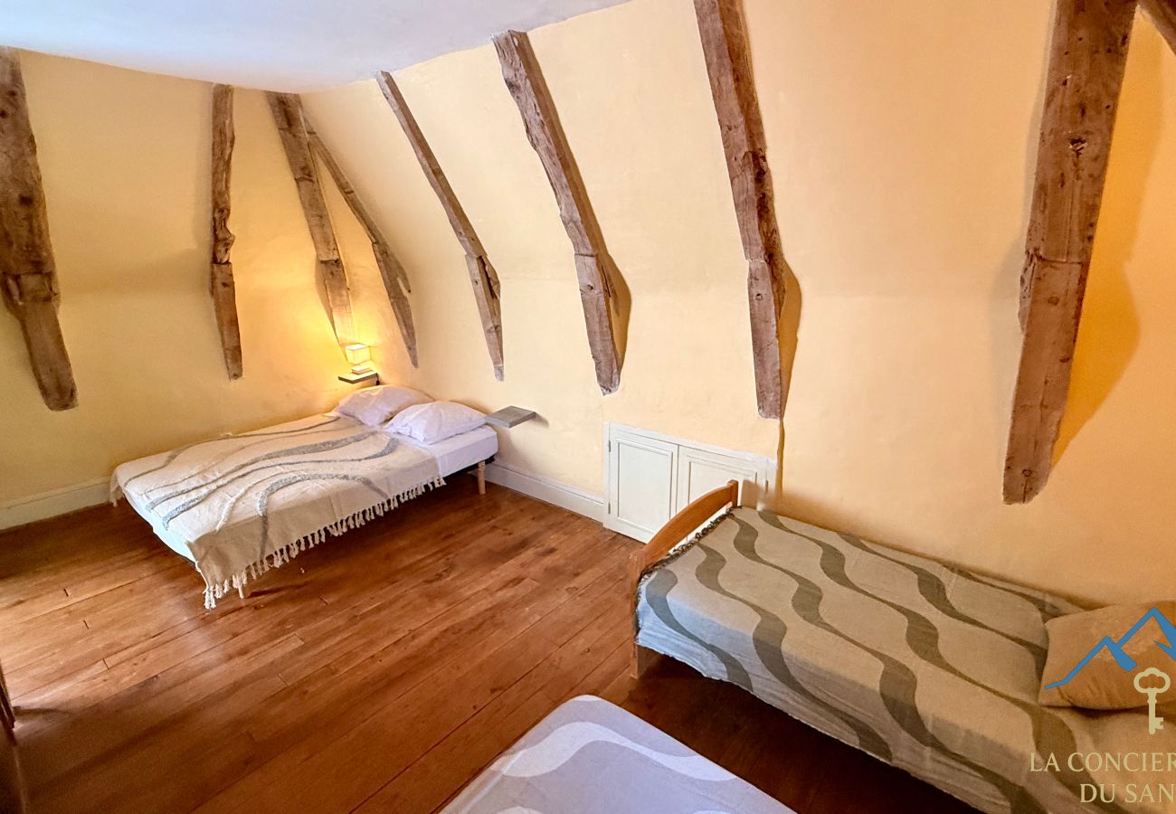 Cottage in Saint-Sauves-d´Auvergne - Le Moulin de l'étang 6pers