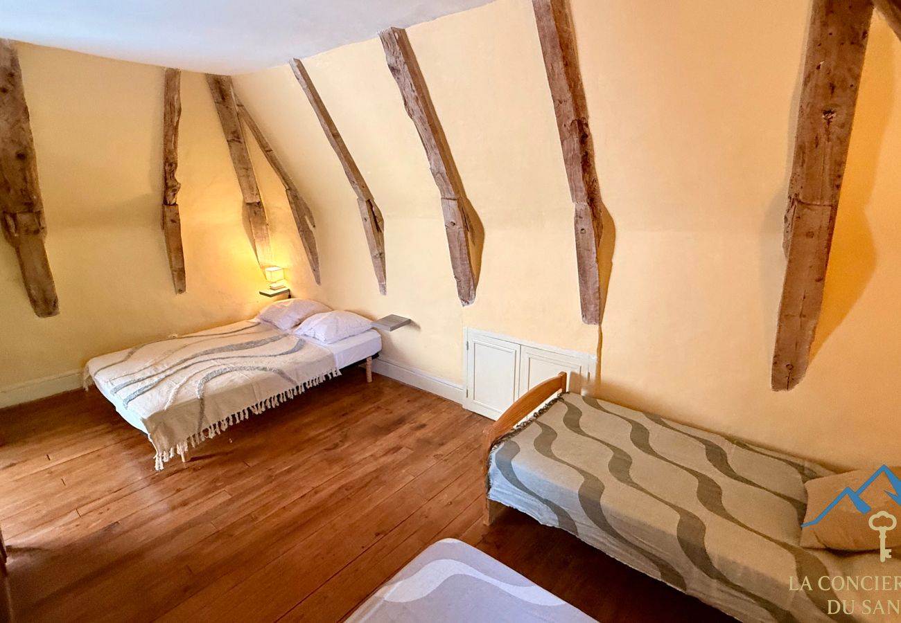 Cottage in Saint-Sauves-d´Auvergne - Le Moulin de l'étang 6pers