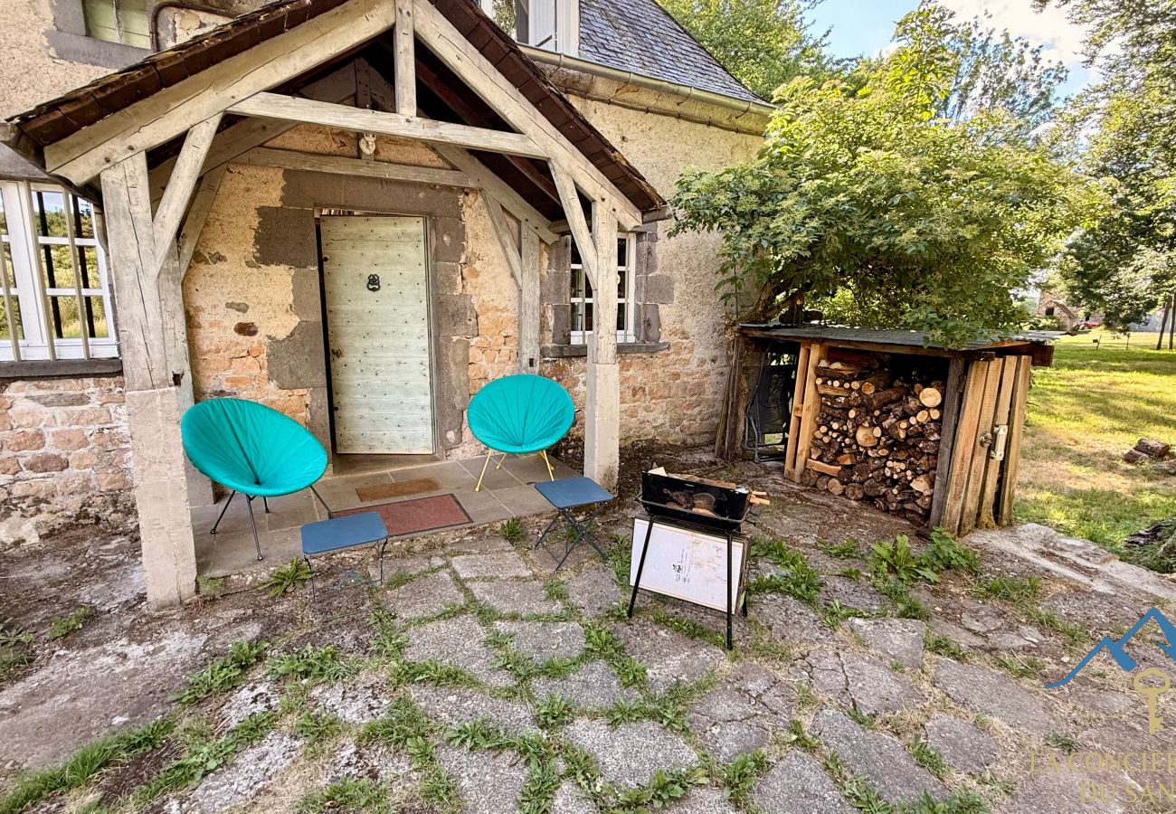 Cottage in Saint-Sauves-d´Auvergne - Le Moulin de l'étang 6pers