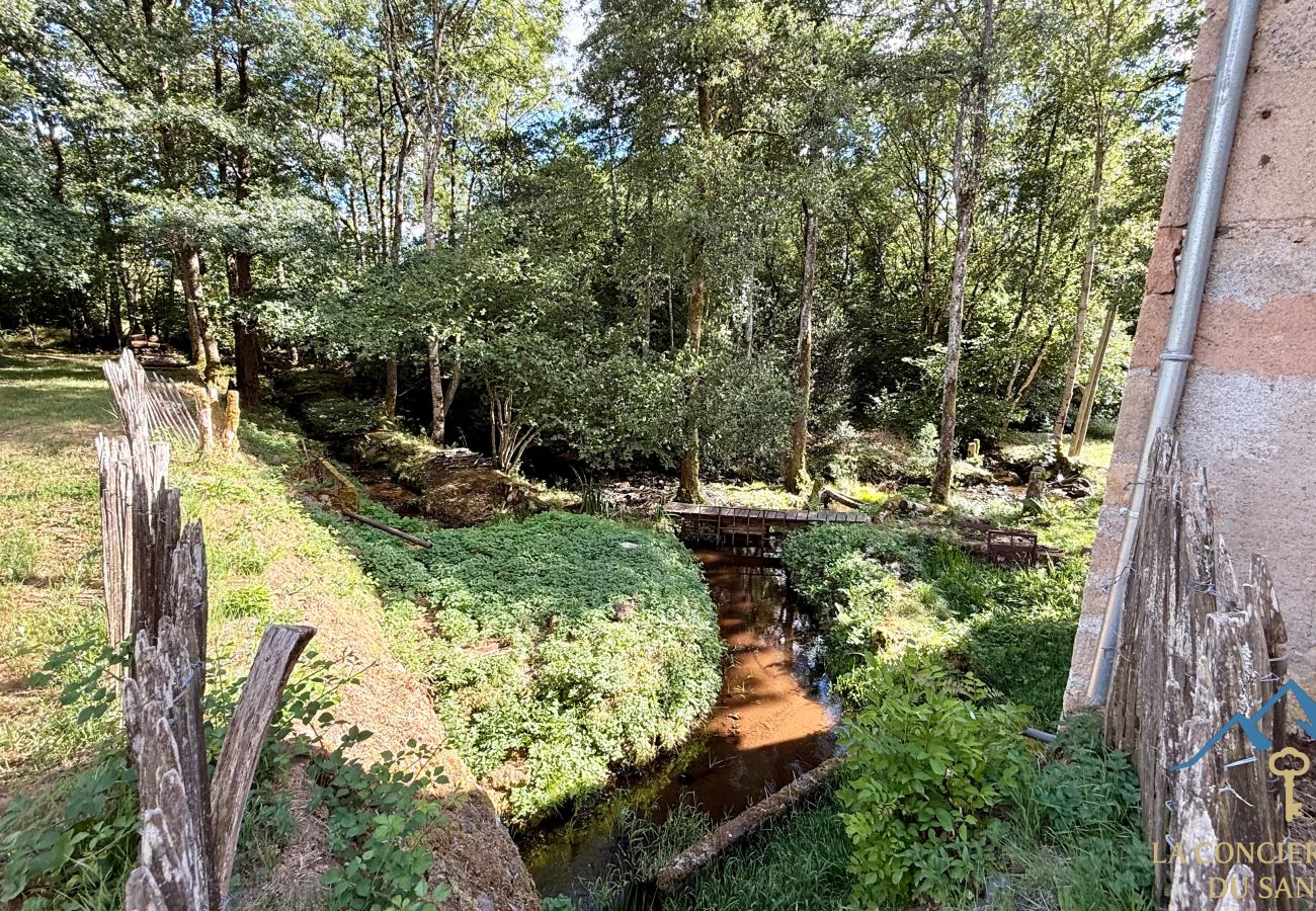 Cottage in Saint-Sauves-d´Auvergne - Le Moulin de l'étang 6pers
