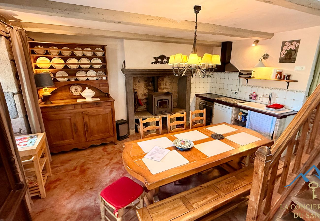 Gîte Rural à Saint-Sauves-d´Auvergne - Le Moulin de l'étang 6pers