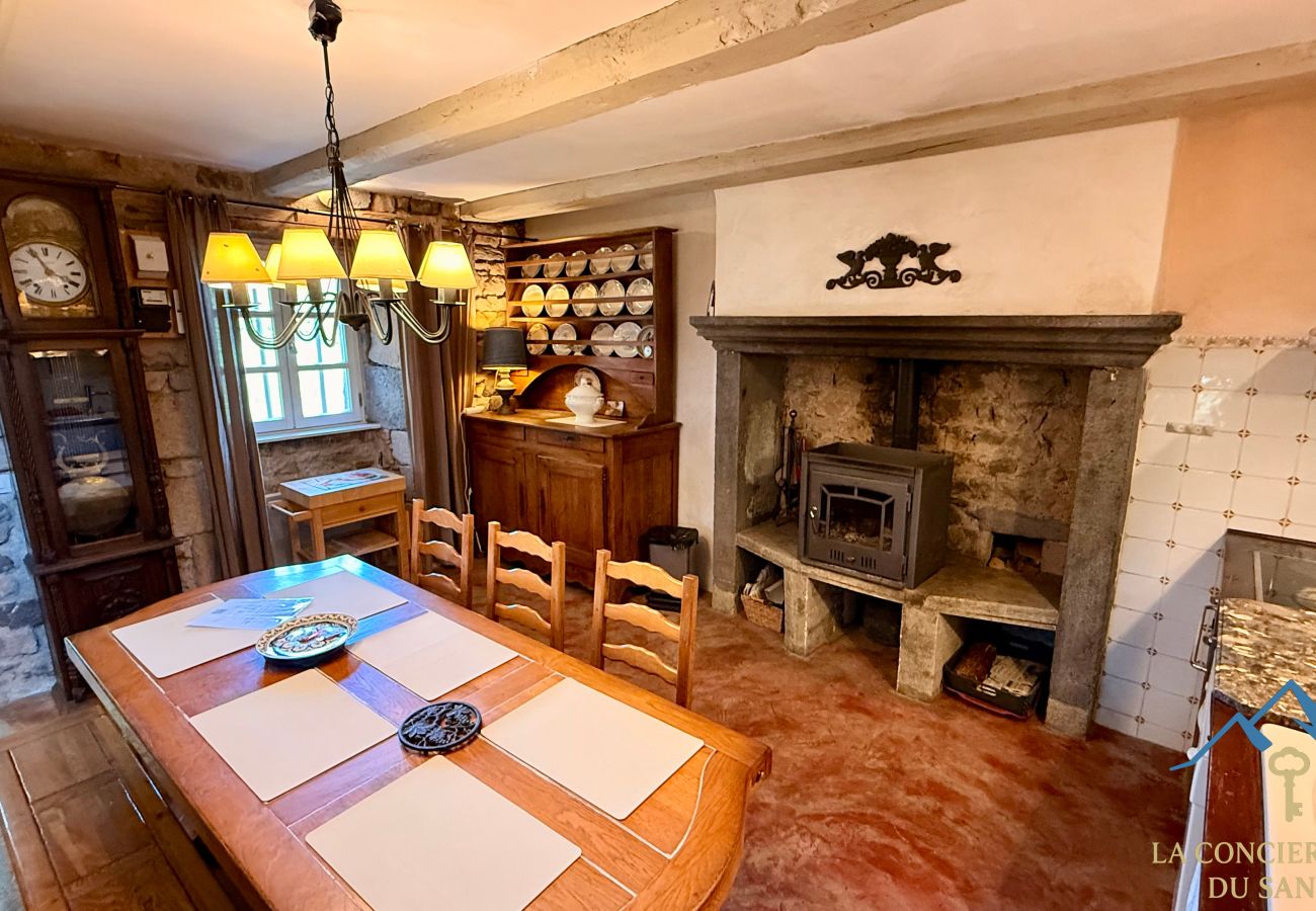 Gîte Rural à Saint-Sauves-d´Auvergne - Le Moulin de l'étang 6pers