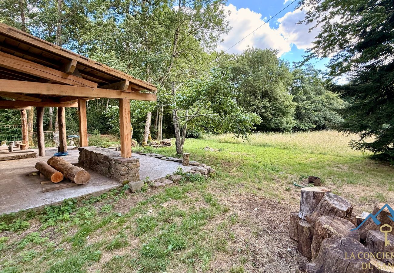 Gîte Rural à Saint-Sauves-d´Auvergne - Le Moulin de l'étang 6pers