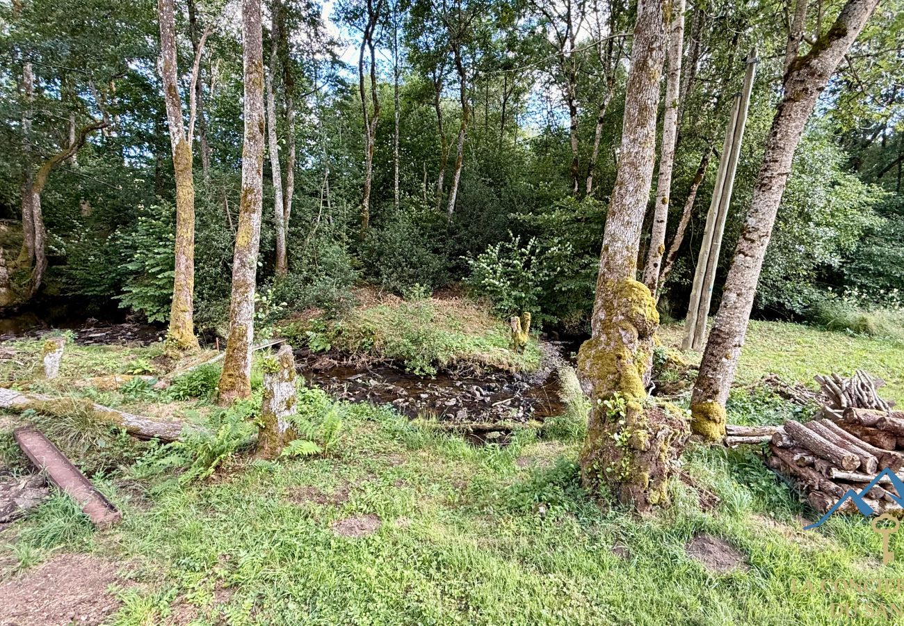 Gîte Rural à Saint-Sauves-d´Auvergne - Le Moulin de l'étang 6pers